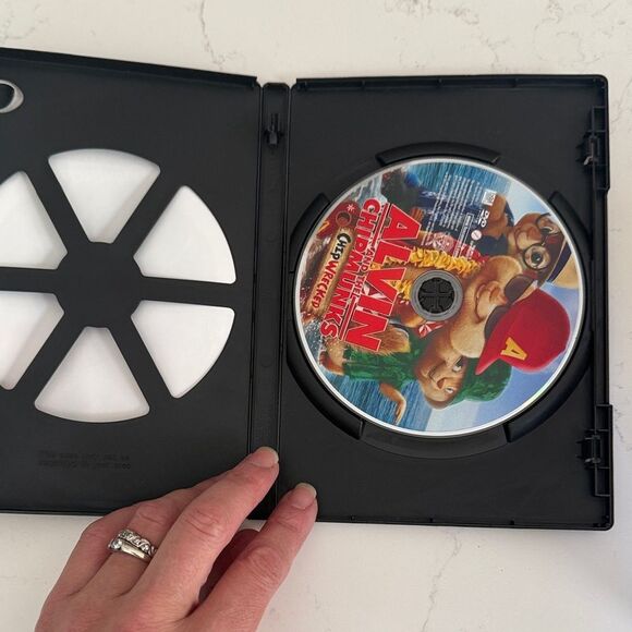 Alvin and the Chipmunks: Chipwrecked DVD - Picture 2 of 5
